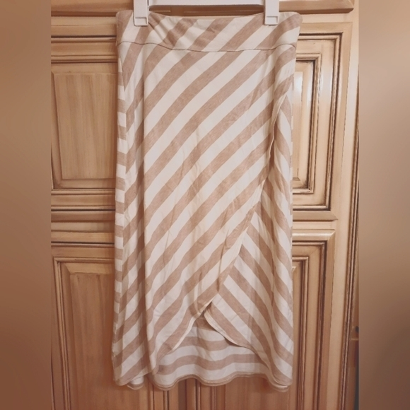 Athleta Beige White Stripe‎ Skirt! Medium - Picture 1 of 4